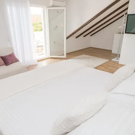 Mendula Villa *